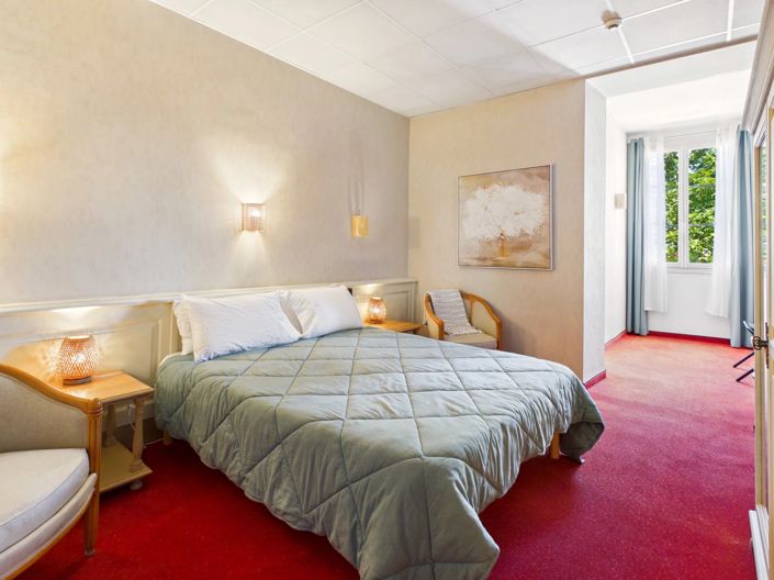 Image No.8-22 Bed Commercial for sale