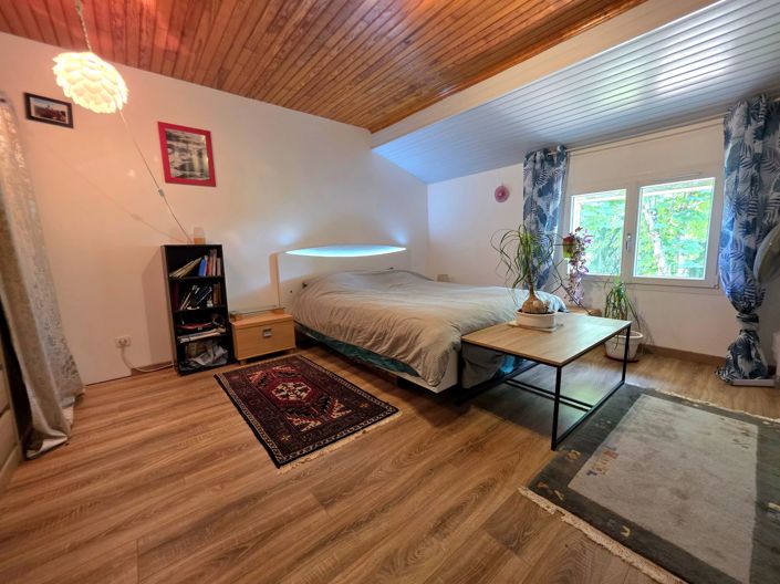 Image No.8-5 Bed House for sale