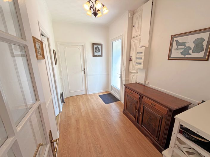 Image No.5-5 Bed House for sale