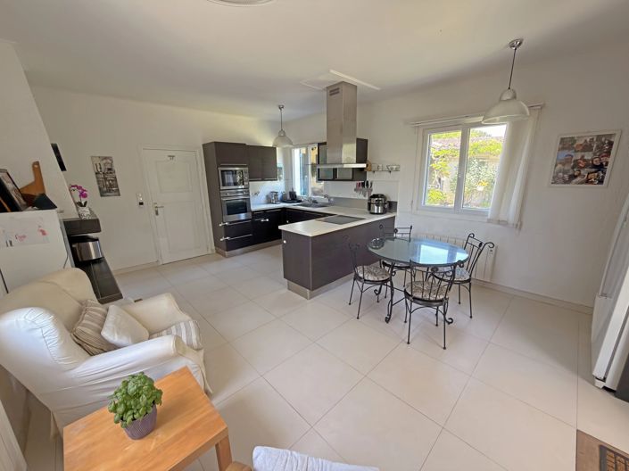 Image No.7-5 Bed House for sale