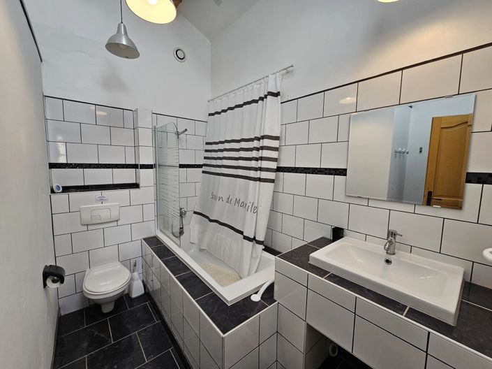 Image No.7-7 Bed House for sale