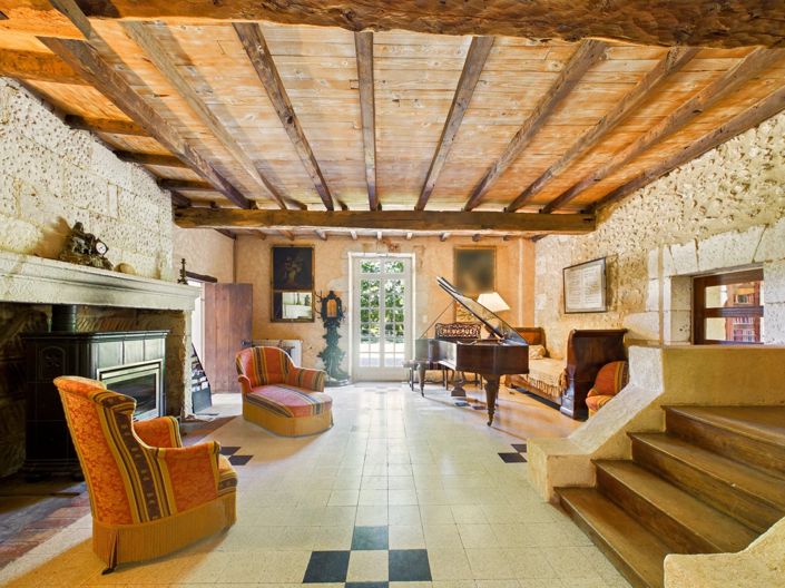 Image No.5-8 Bed House for sale