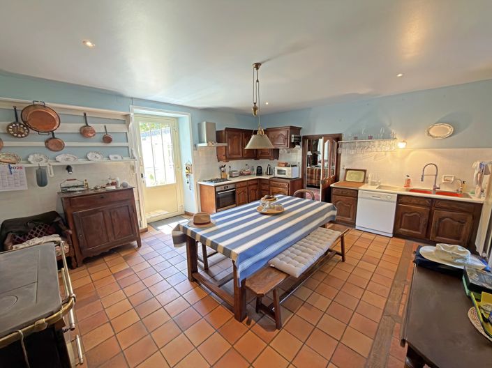 Image No.7-6 Bed House for sale