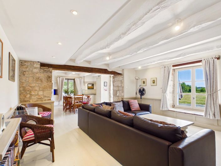 Image No.3-8 Bed House for sale