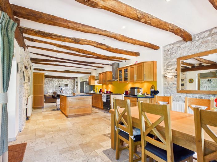 Image No.5-8 Bed House for sale