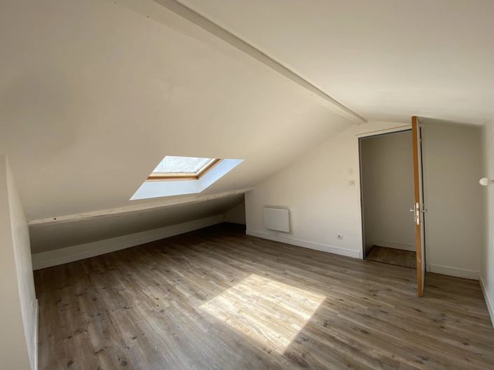 Image No.10-2 Bed House for sale
