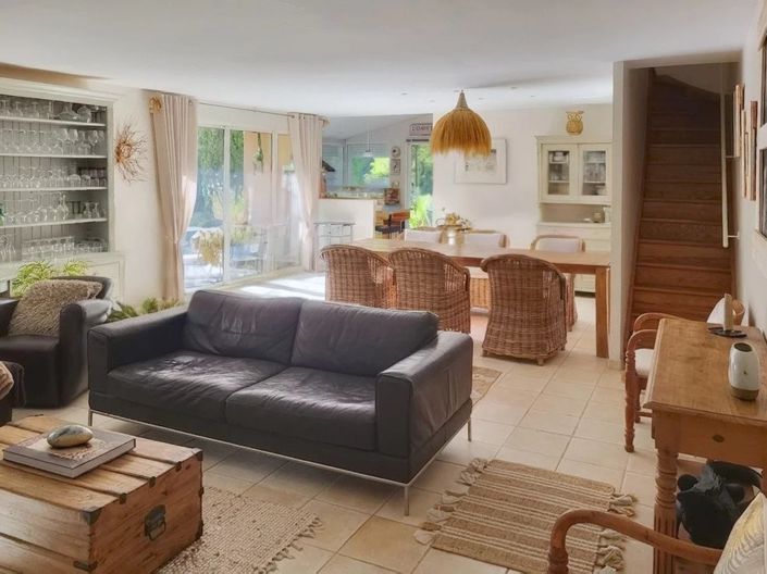 Image No.6-4 Bed House for sale