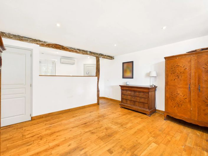Image No.5-8 Bed House for sale