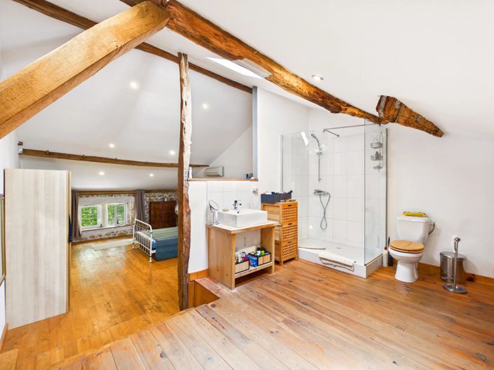 Image No.7-8 Bed House for sale