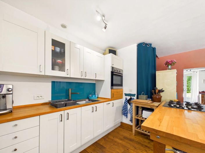 Image No.9-8 Bed House for sale