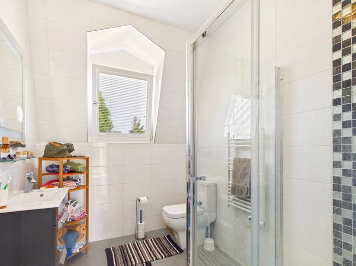 Image No.12-3 Bed House for sale