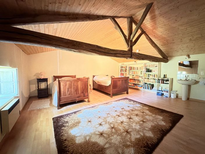 Image No.11-3 Bed House for sale