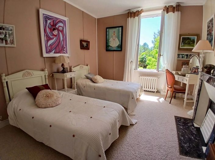 Image No.9-5 Bed House for sale