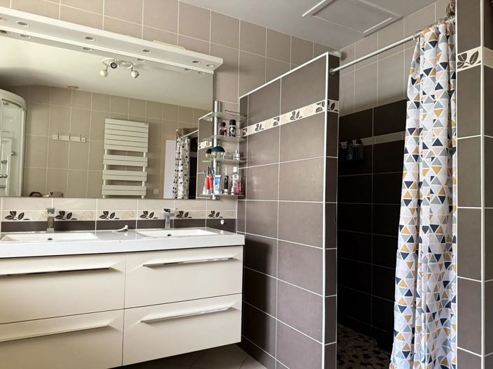 Image No.8-7 Bed House for sale