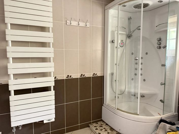 Image No.9-7 Bed House for sale