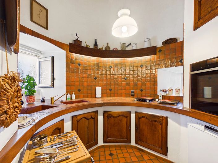 Image No.11-6 Bed House for sale