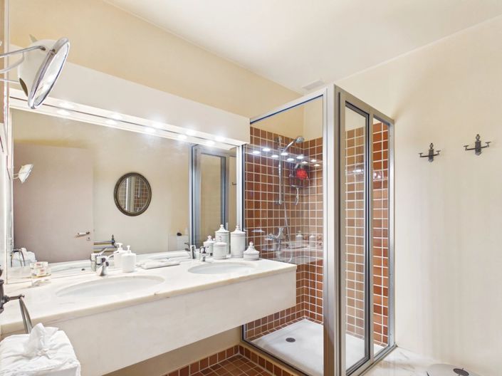 Image No.12-6 Bed House for sale