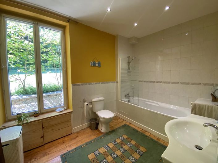 Image No.8-6 Bed House for sale