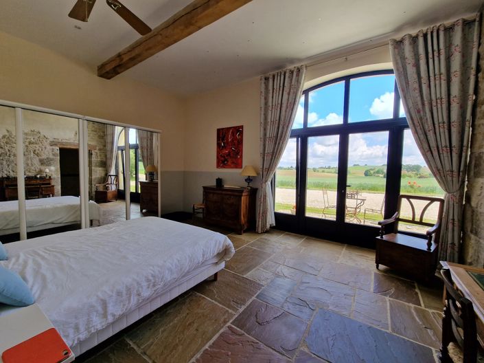 Image No.10-6 Bed House for sale