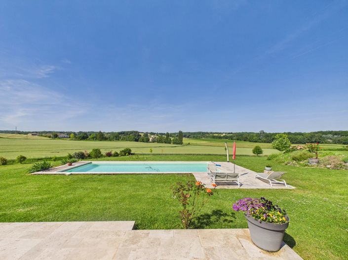 Image No.2-6 Bed House for sale