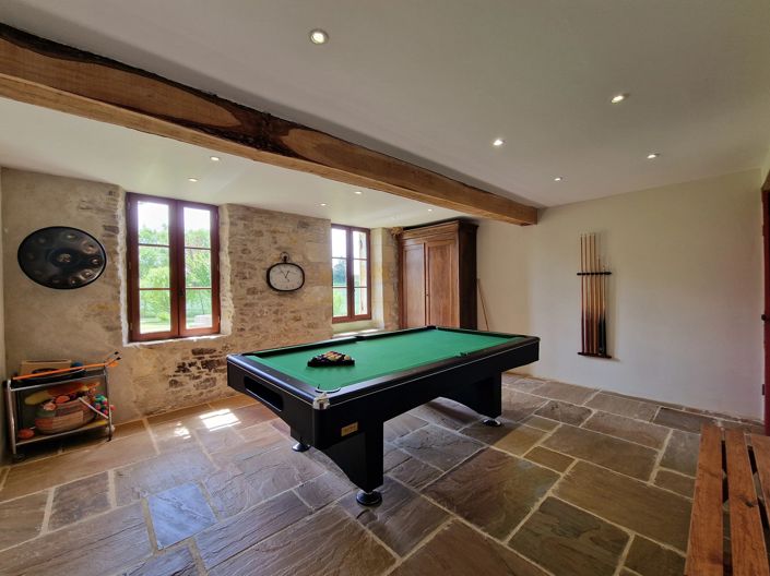 Image No.8-6 Bed House for sale