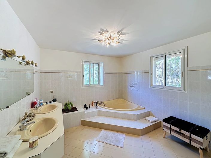 Image No.14-3 Bed House for sale