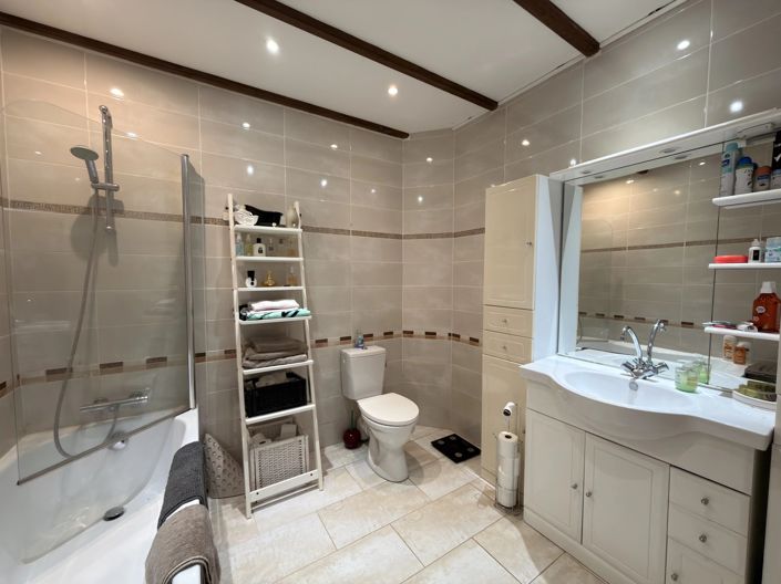 Image No.8-3 Bed House for sale