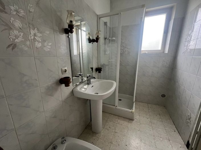 Image No.8-2 Bed House for sale
