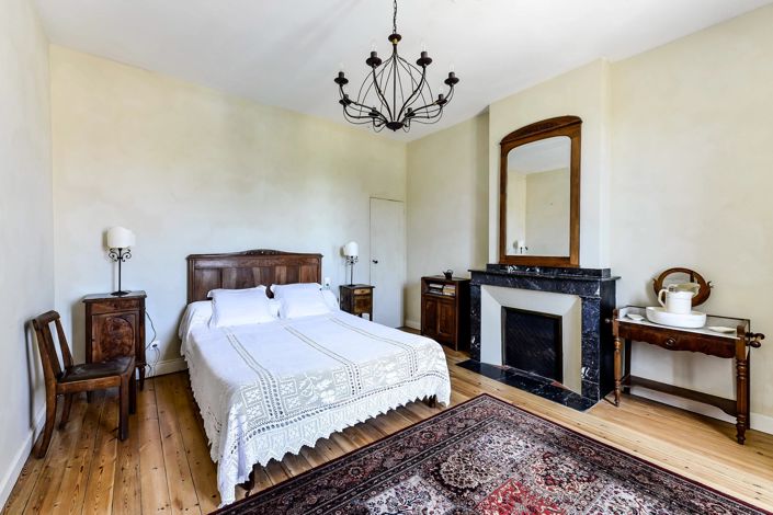 Image No.8-7 Bed House for sale