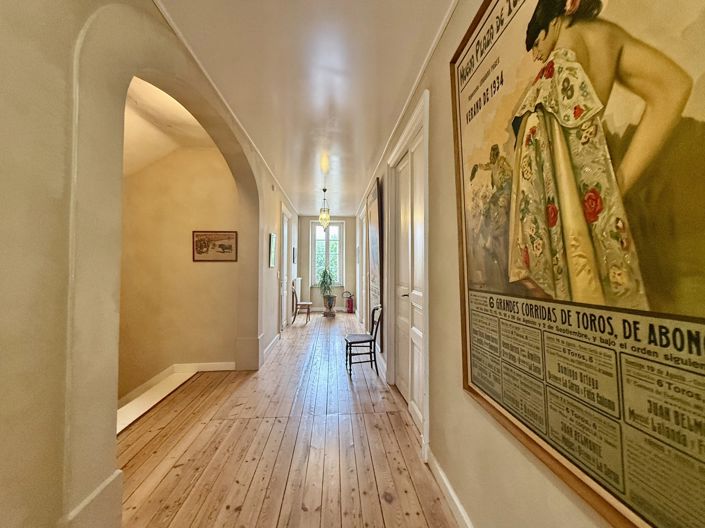 Image No.9-7 Bed House for sale
