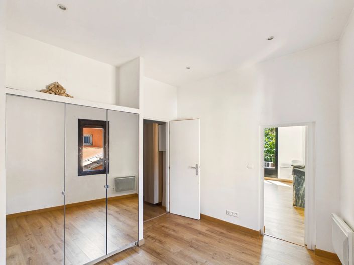 Image No.13-2 Bed Property for sale