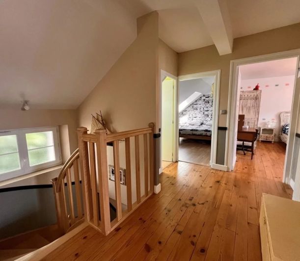 Image No.8-5 Bed House for sale