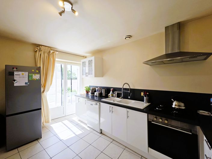 Image No.10-3 Bed House for sale