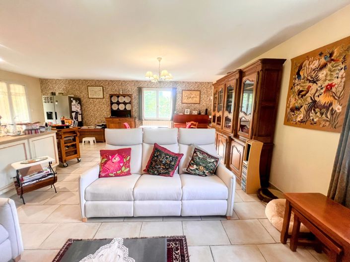 Image No.6-4 Bed House for sale