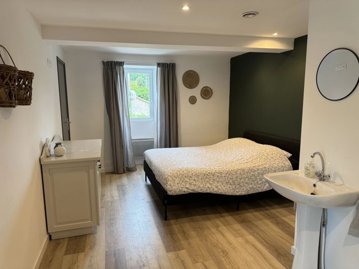 Image No.6-6 Bed House for sale