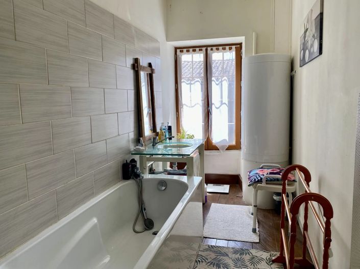 Image No.8-2 Bed House for sale