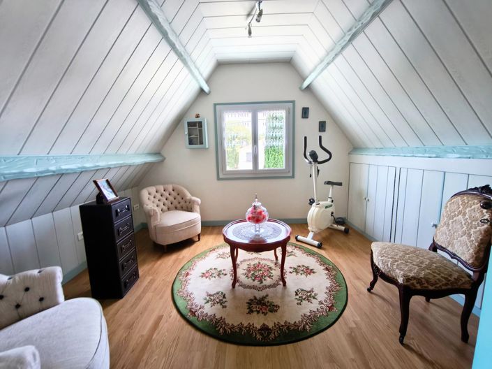 Image No.8-4 Bed House for sale