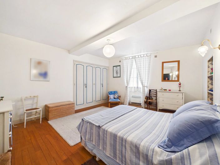 Image No.8-4 Bed House for sale