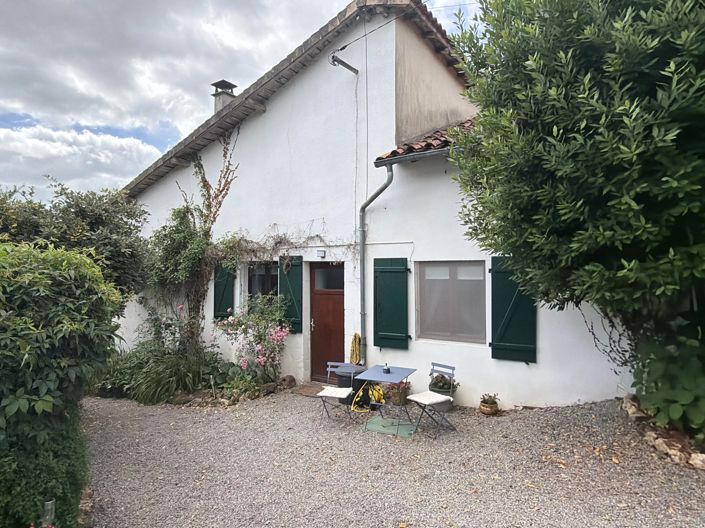 Image No.2-Maison de 2 chambres à vendre à Chasseneuil-sur-Bonnieure