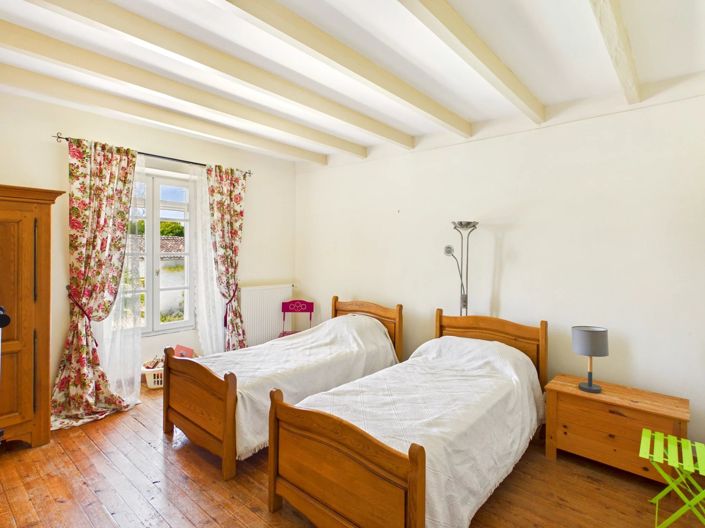 Image No.10-5 Bed House for sale