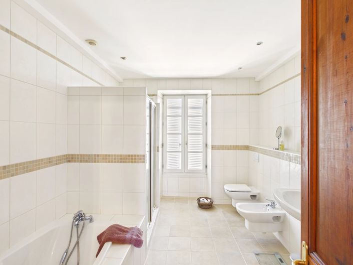 Image No.12-5 Bed House for sale
