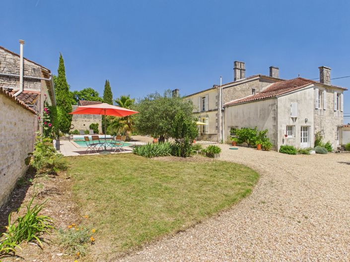 Image No.8-5 Bed House for sale