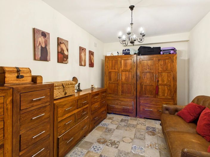 Image No.8-4 Bed House for sale