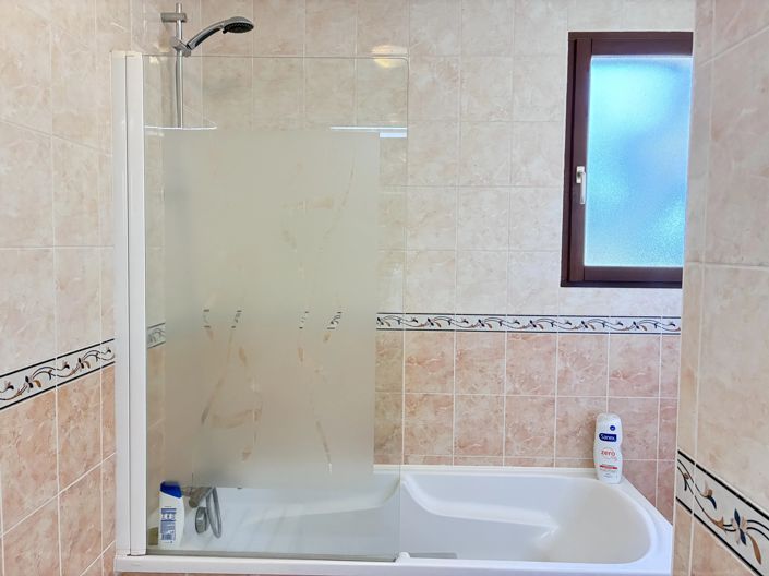 Image No.11-2 Bed House for sale