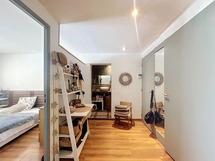Image No.9-2 Bed House for sale