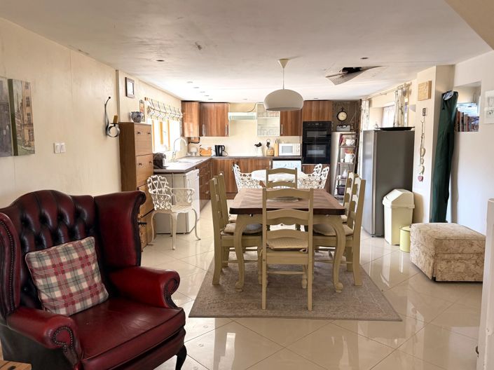 Image No.8-2 Bed House for sale