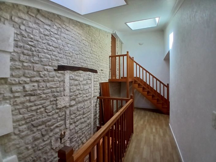 Image No.9-5 Bed House for sale