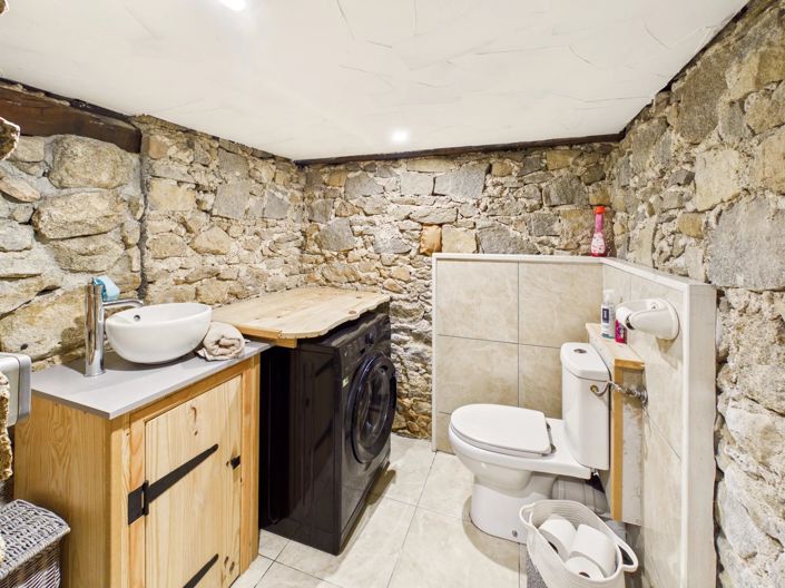 Image No.10-3 Bed House for sale