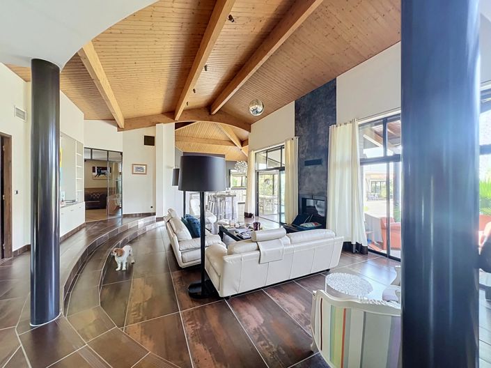 Image No.3-4 Bed House for sale