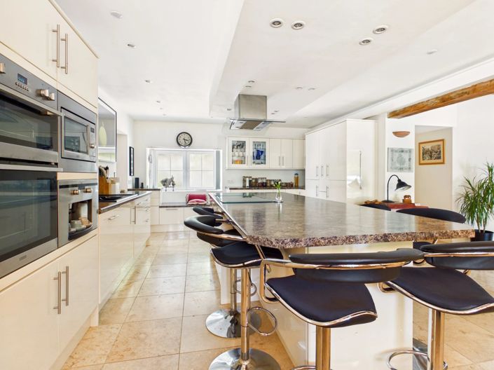 Image No.5-4 Bed Village House for sale